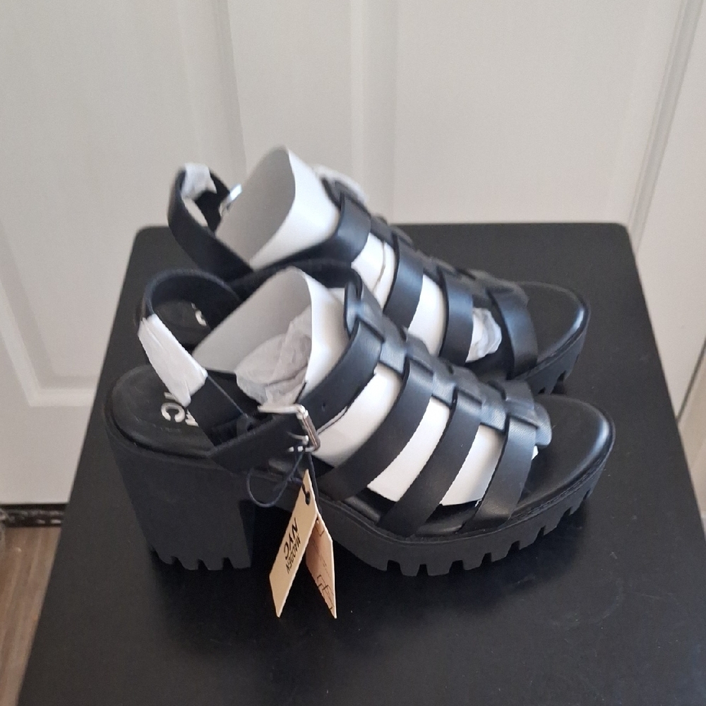 NWT Platform Sandals